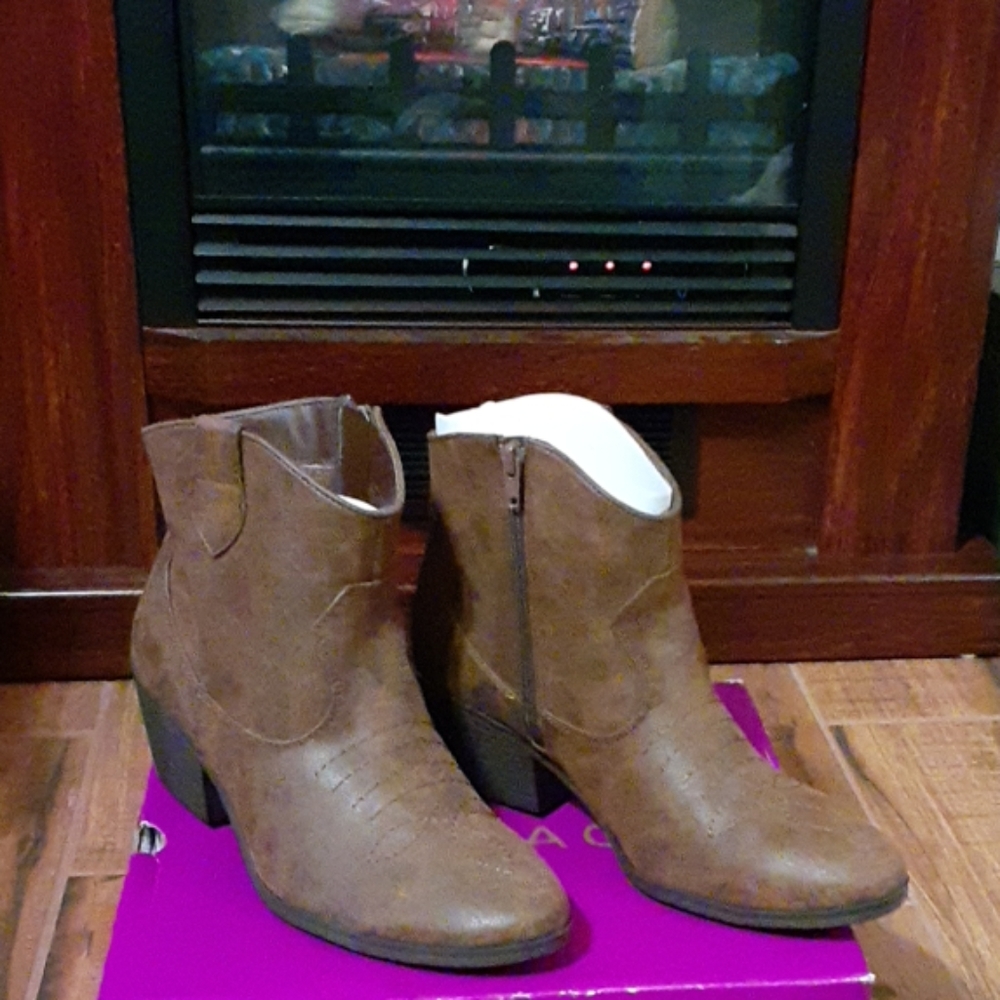 Rampage cowgirl style booties *NWT